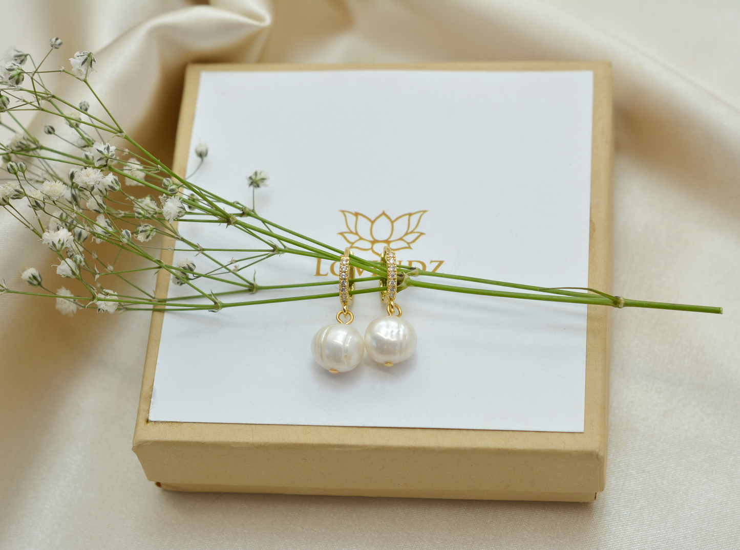 Arete perla con zirconia