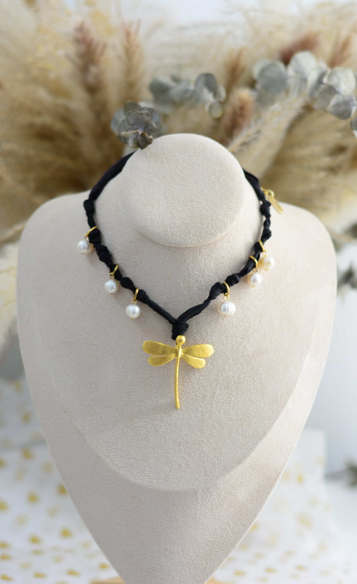 Collar libélula y seda