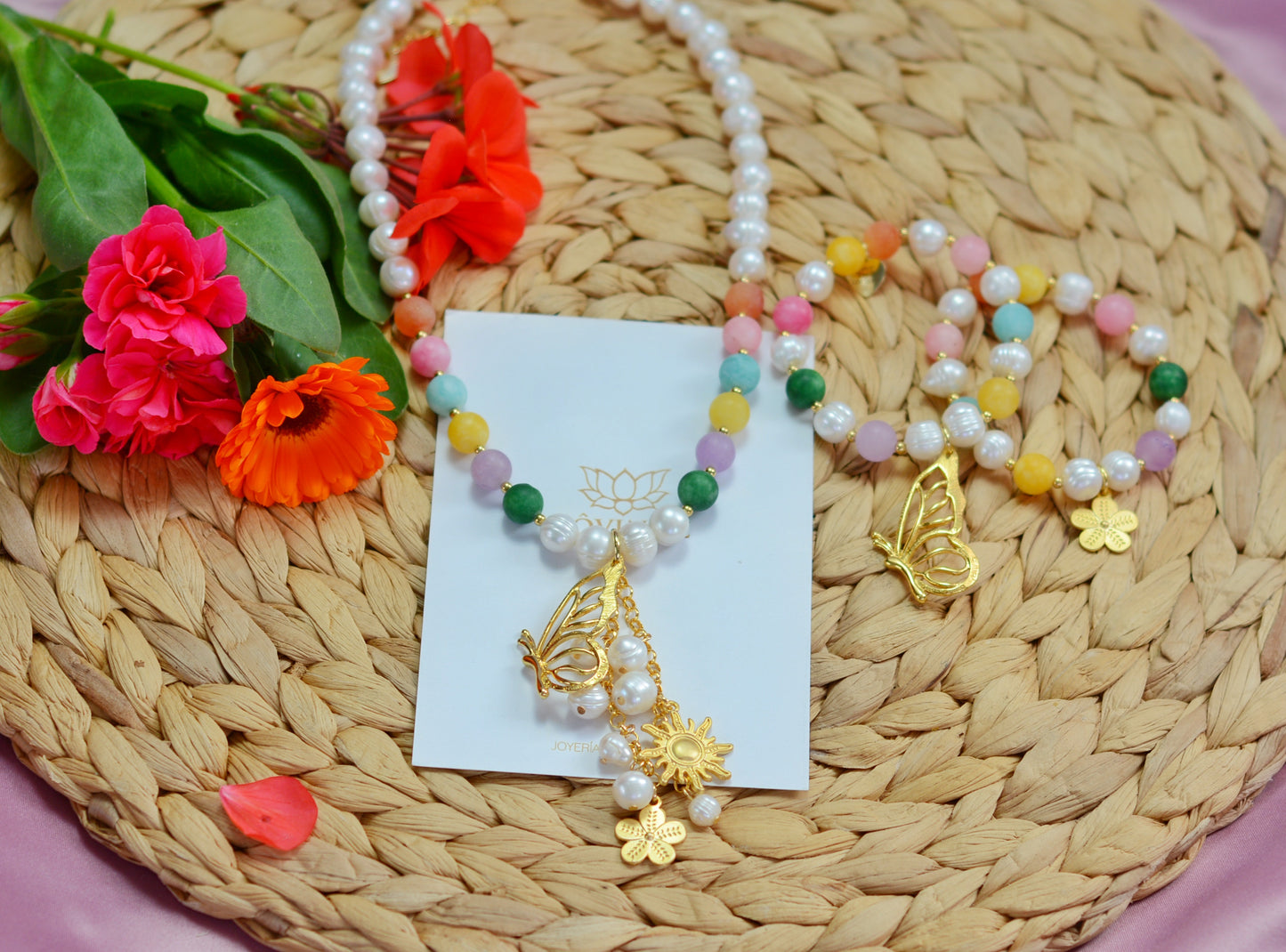 Collar multicolor mariposas