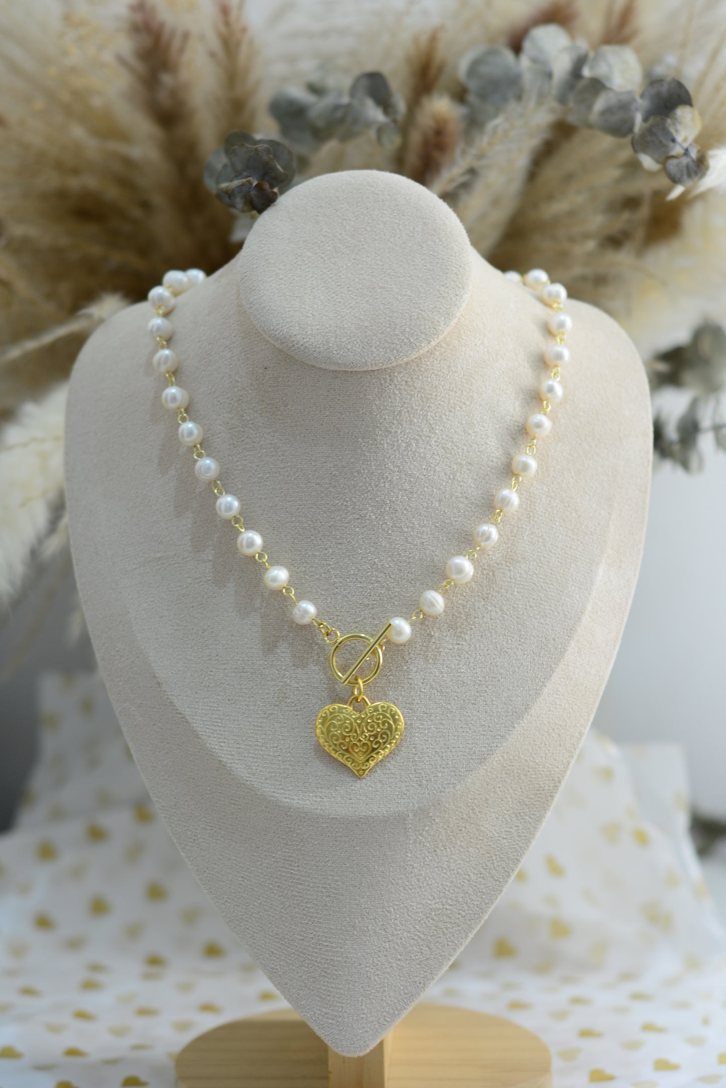 Collar engarzado con corazón calado