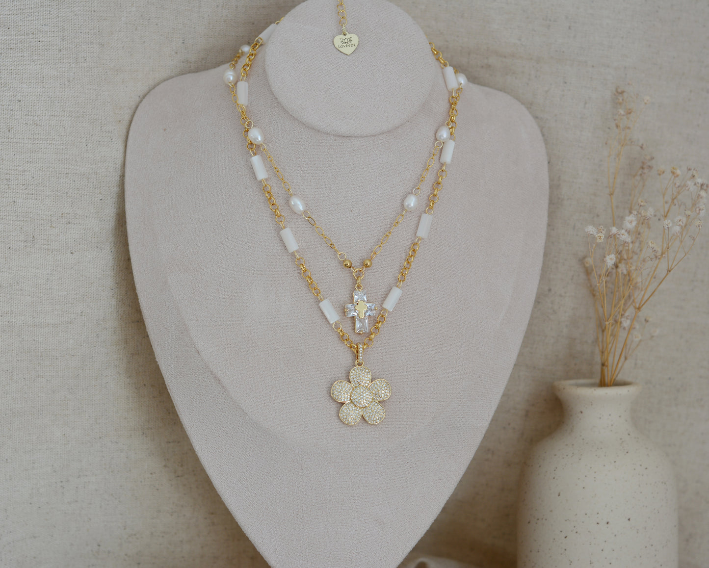 Cadena con flor de zirconia