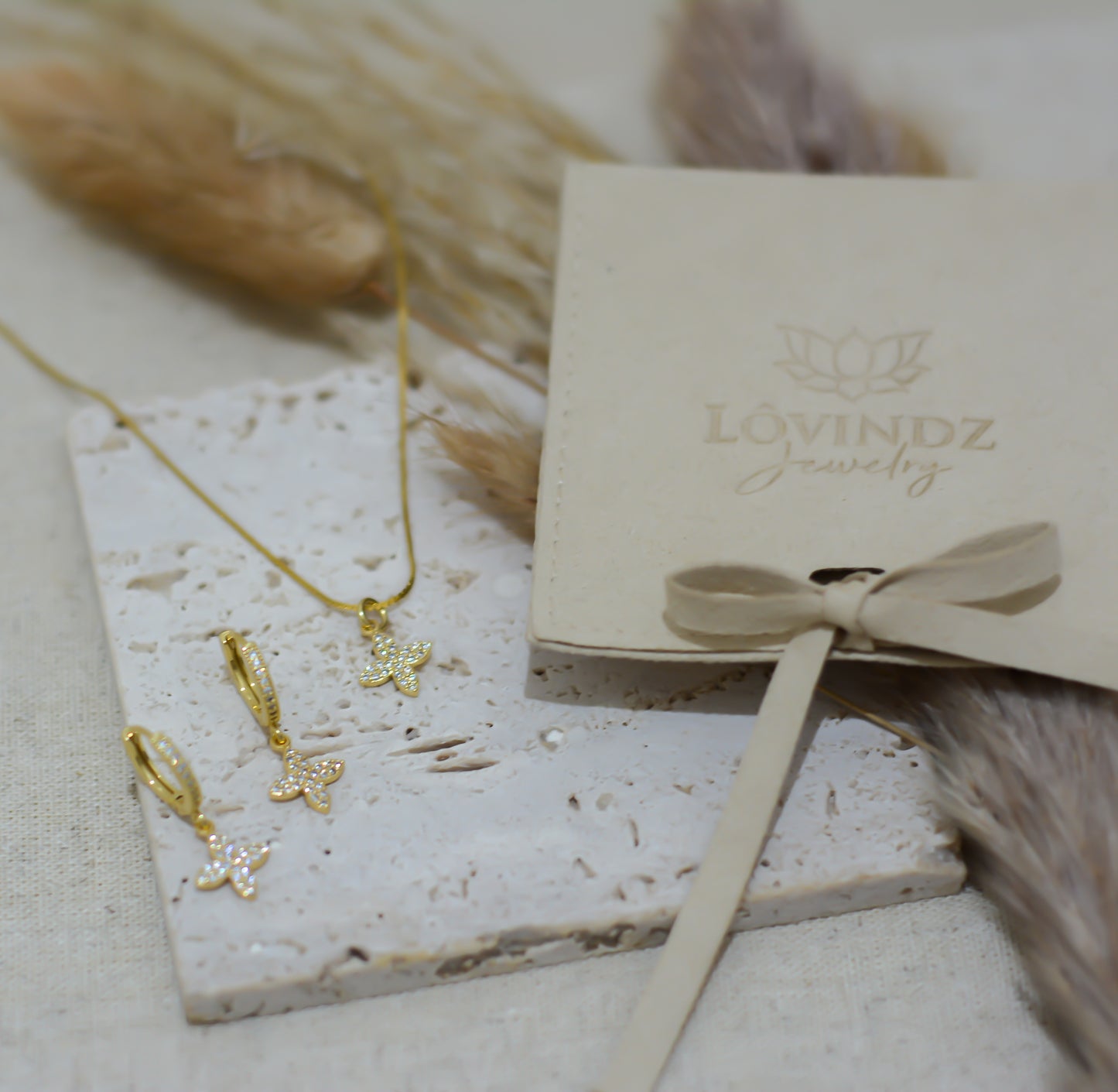 Arete flor de zirconia