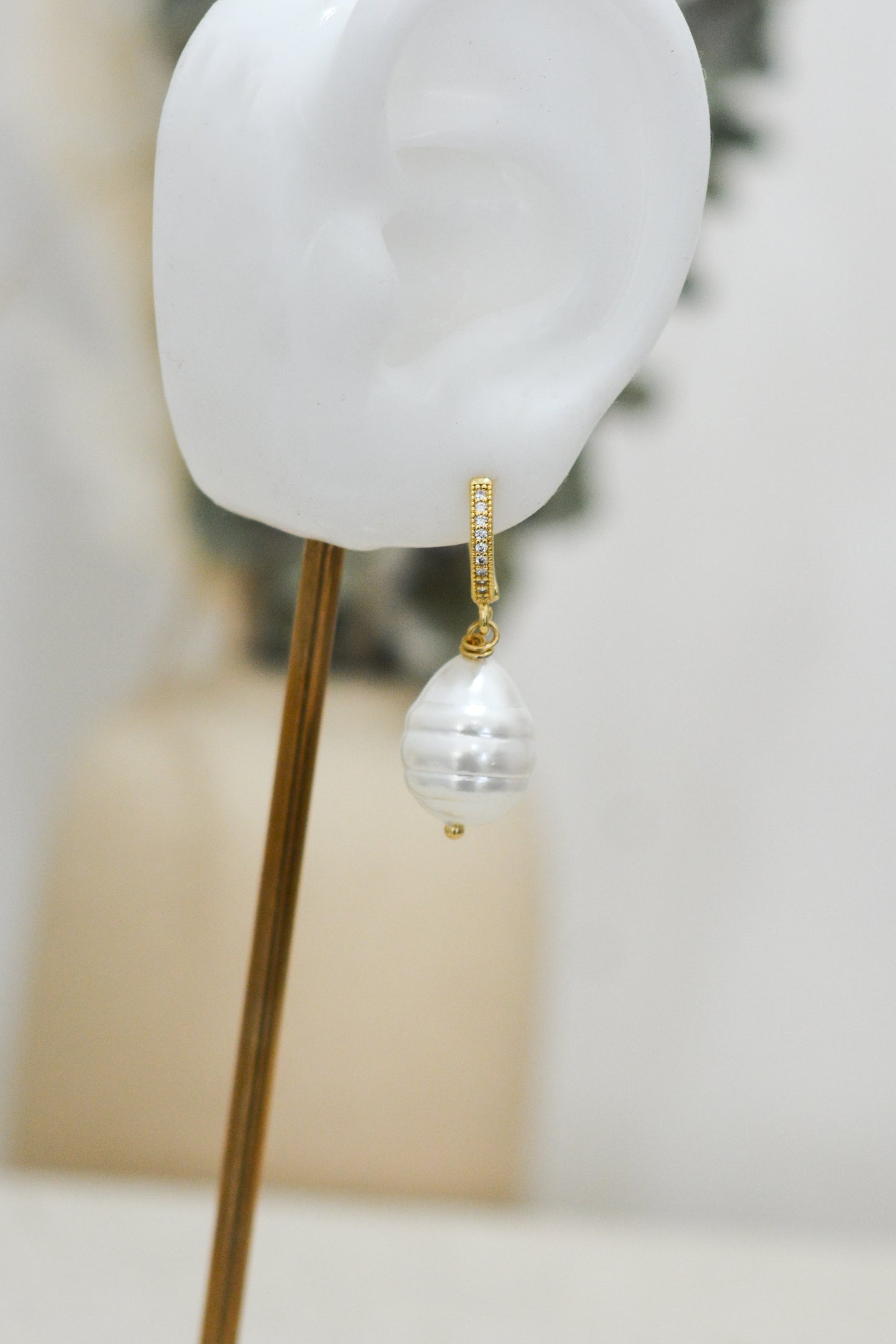 Arete gota de madre perla