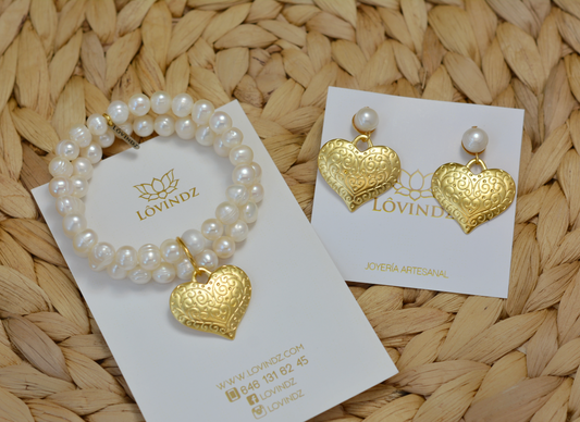 Set de aretes y pulsera corazón calado