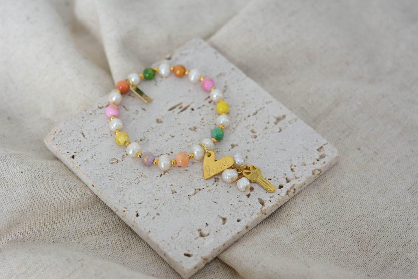 Pulsera multicolor llave