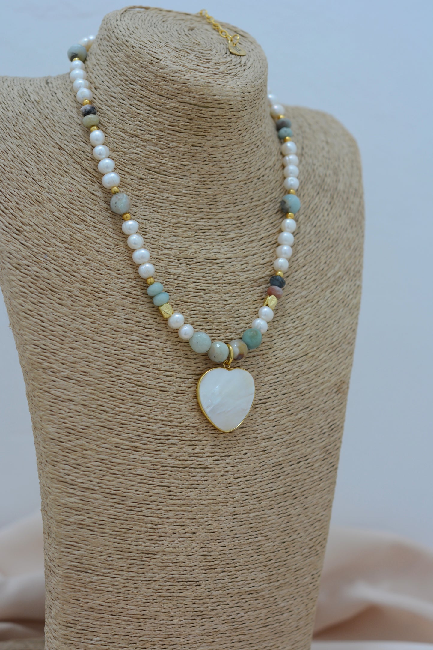 Collar corazón madre perla