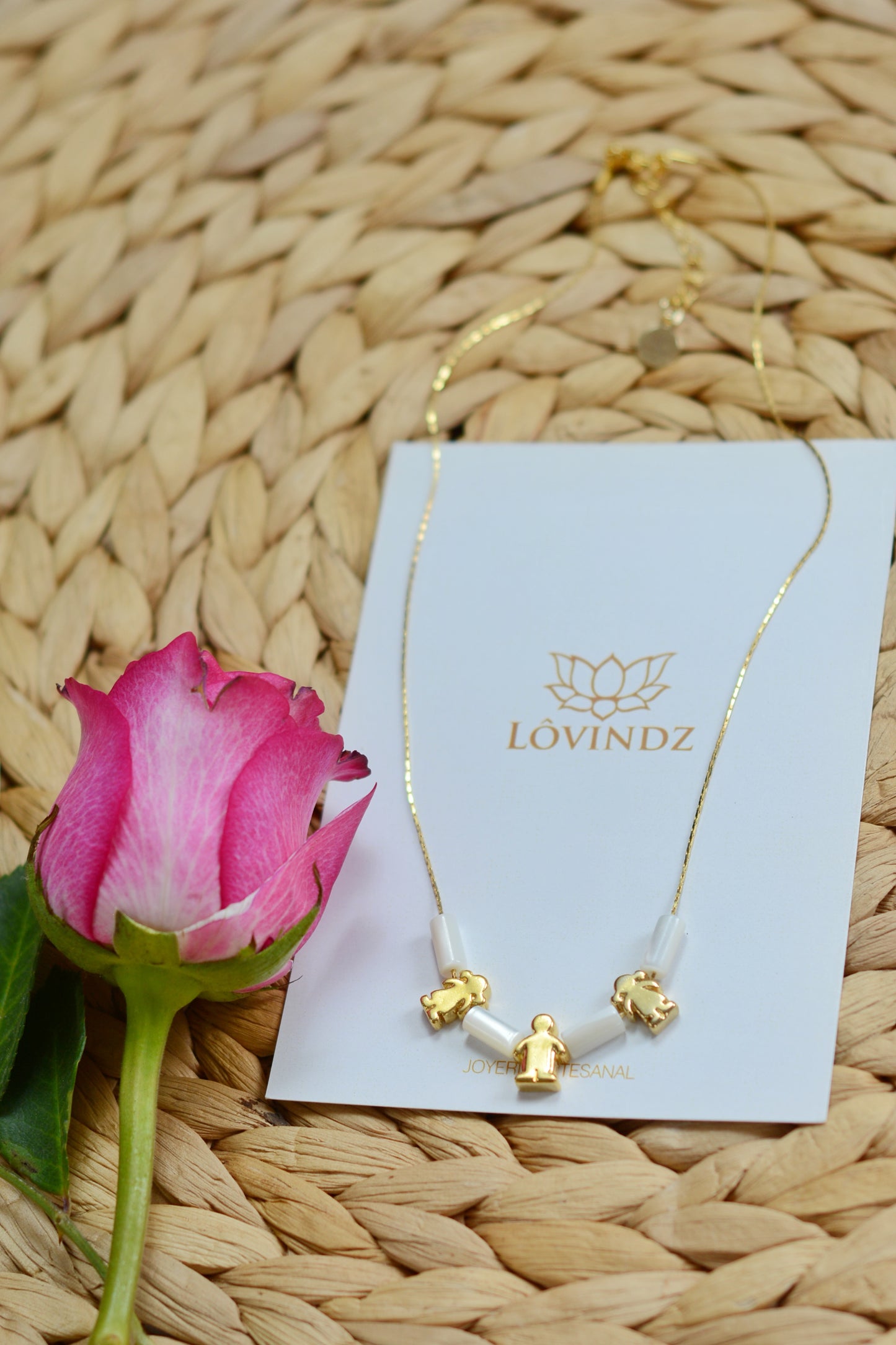 Cadena niños y madre perla