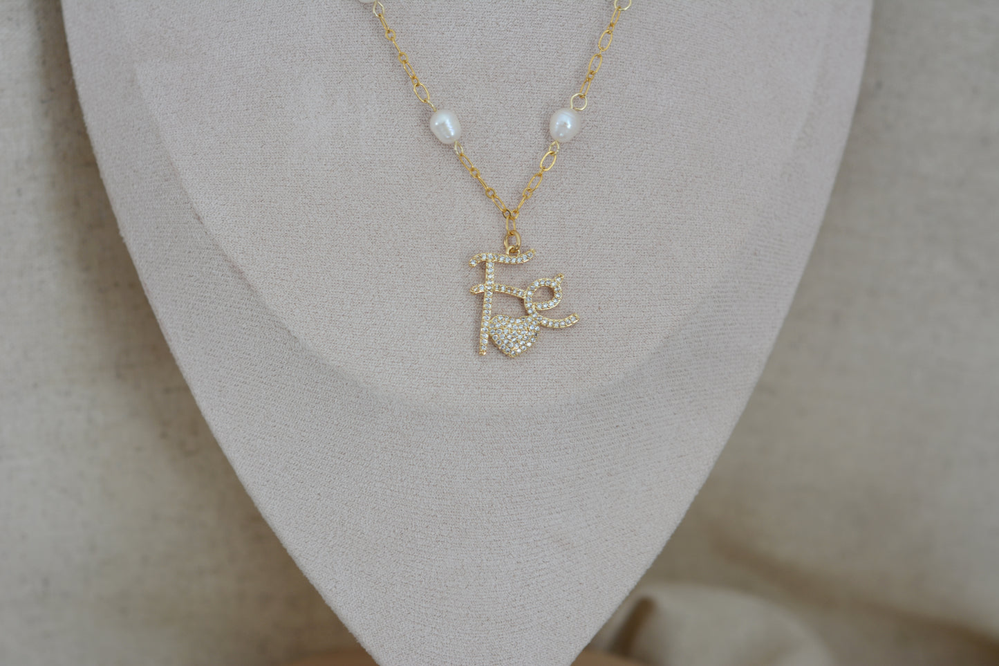 Cadena fe, perlas.