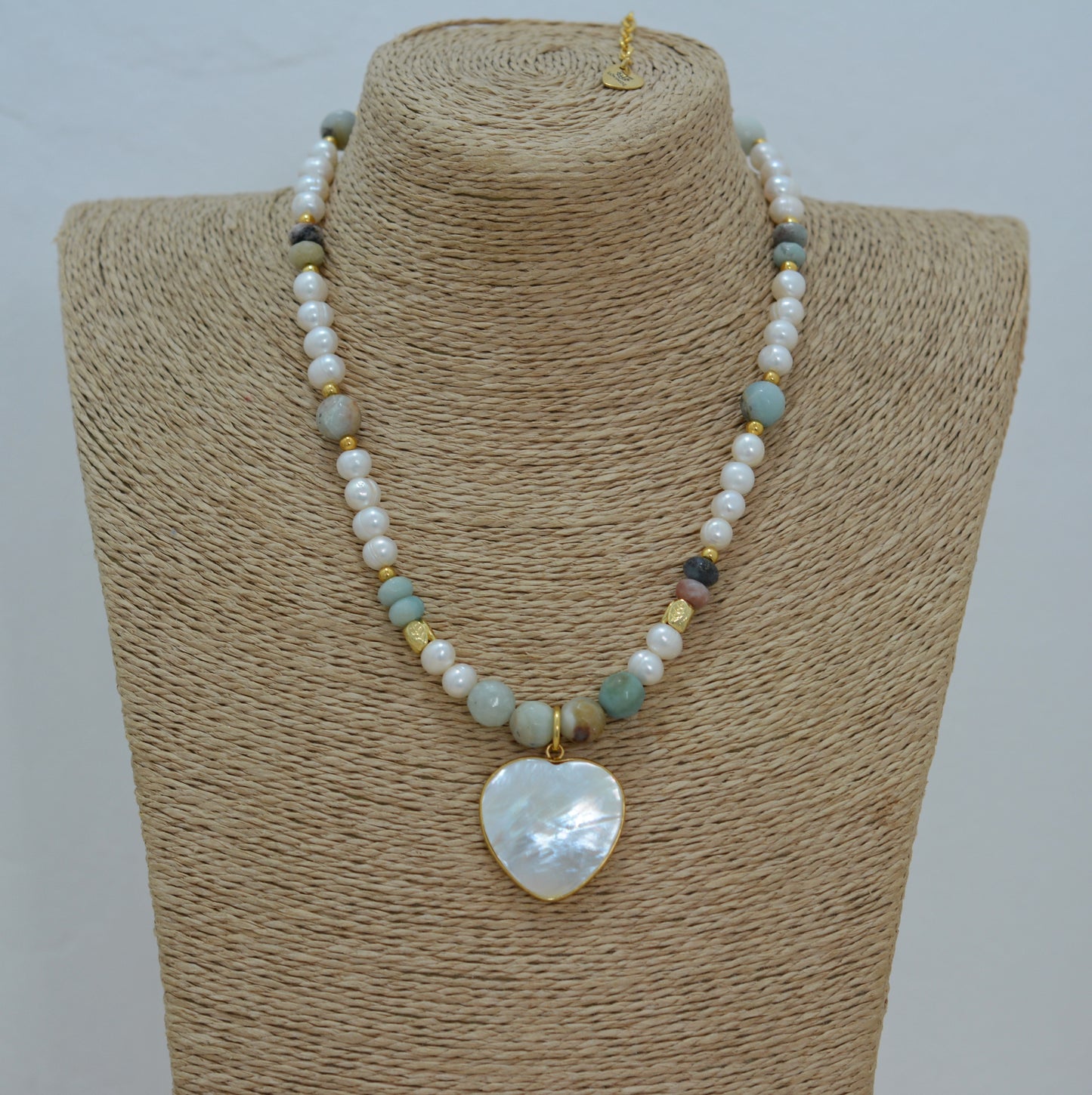 Collar corazón madre perla