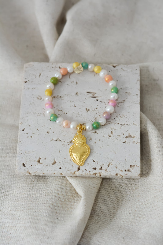 Pulsera multicolor, corazón