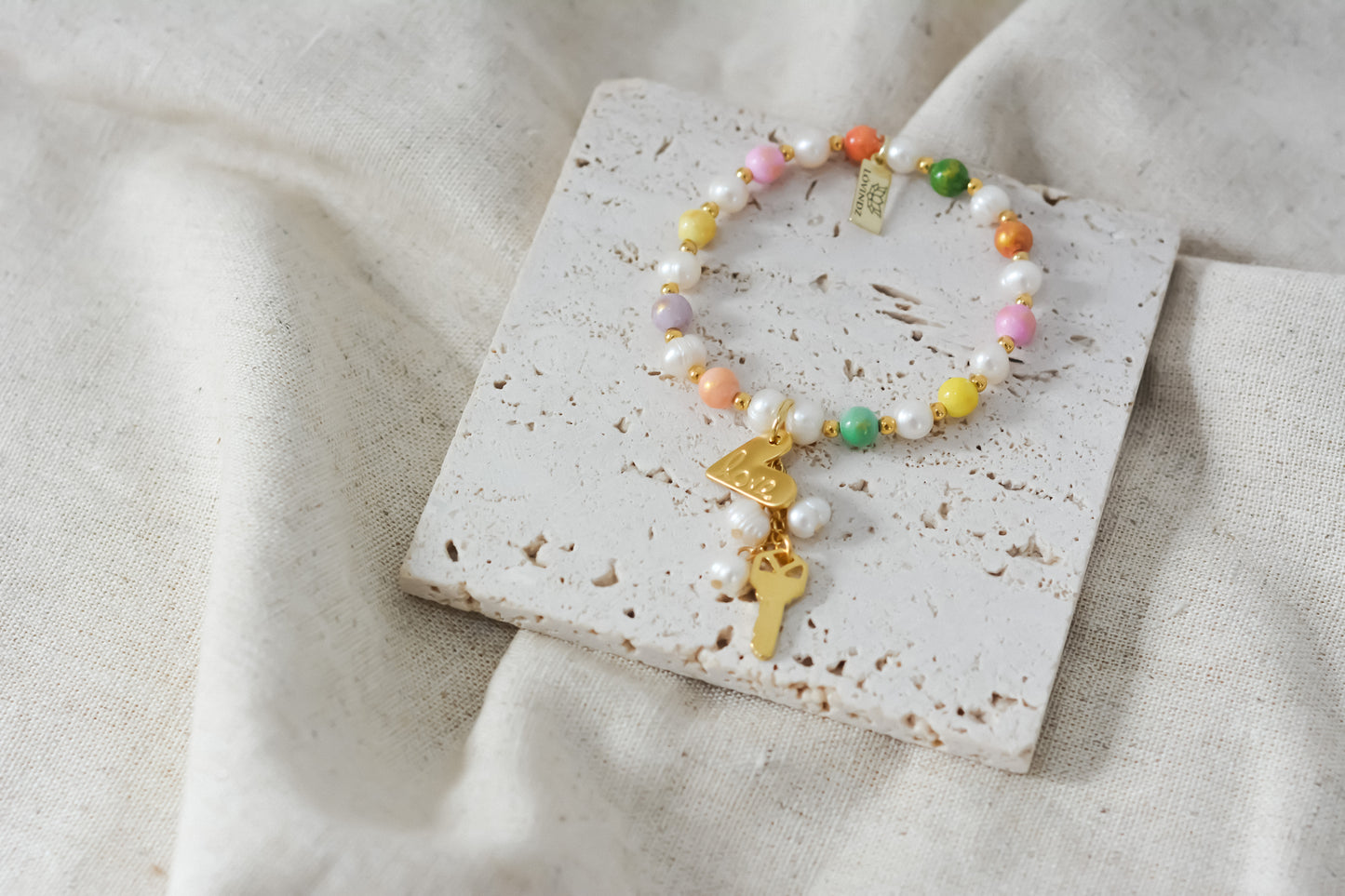 Pulsera multicolor llave