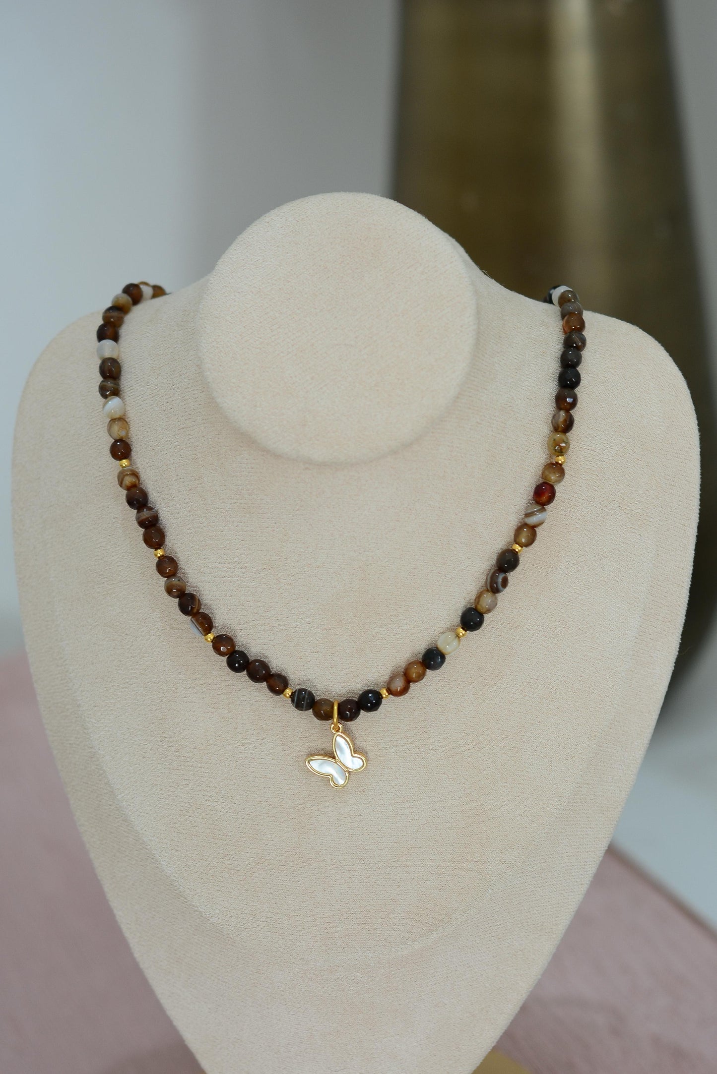 Collar mariposa
