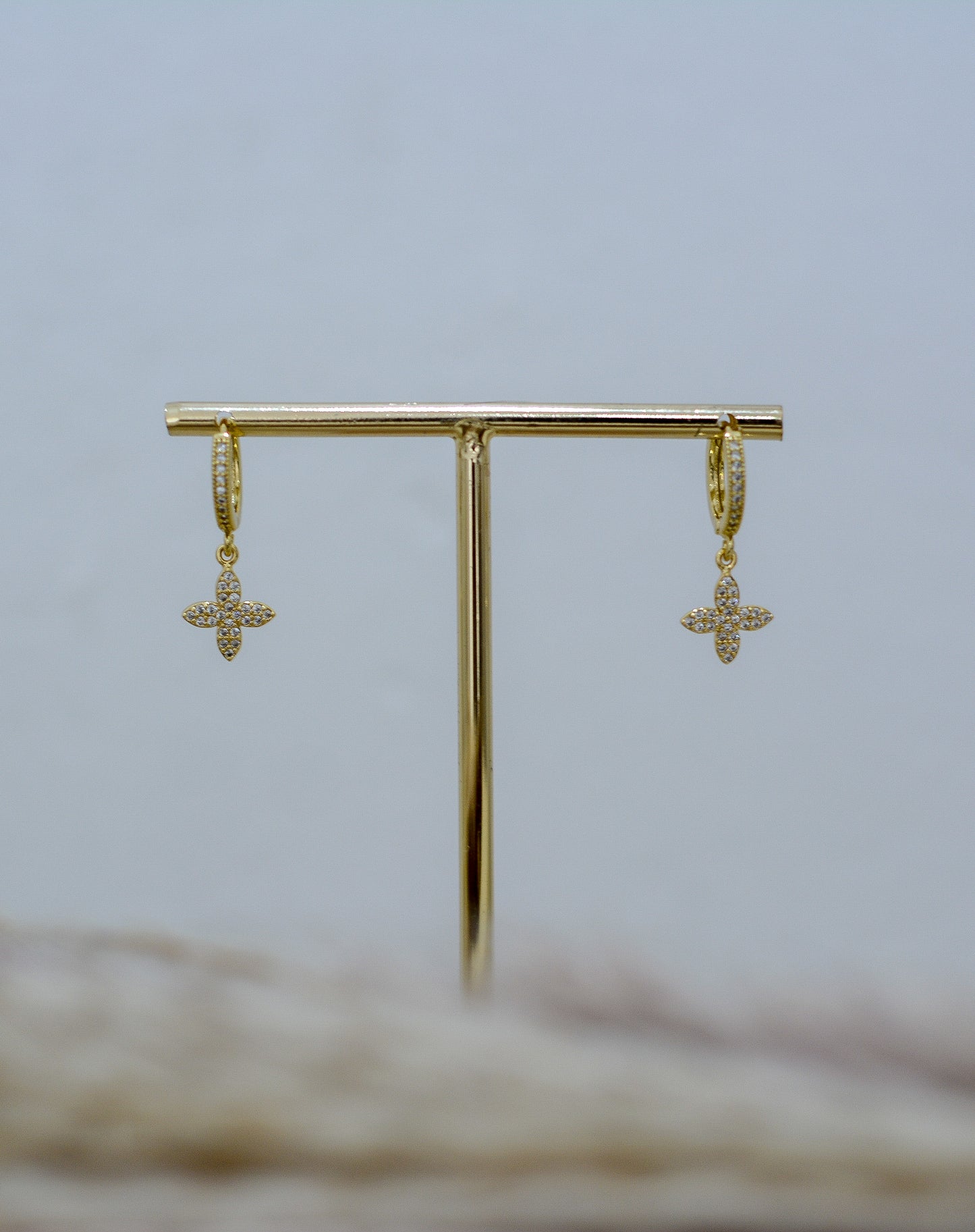 Arete flor de zirconia